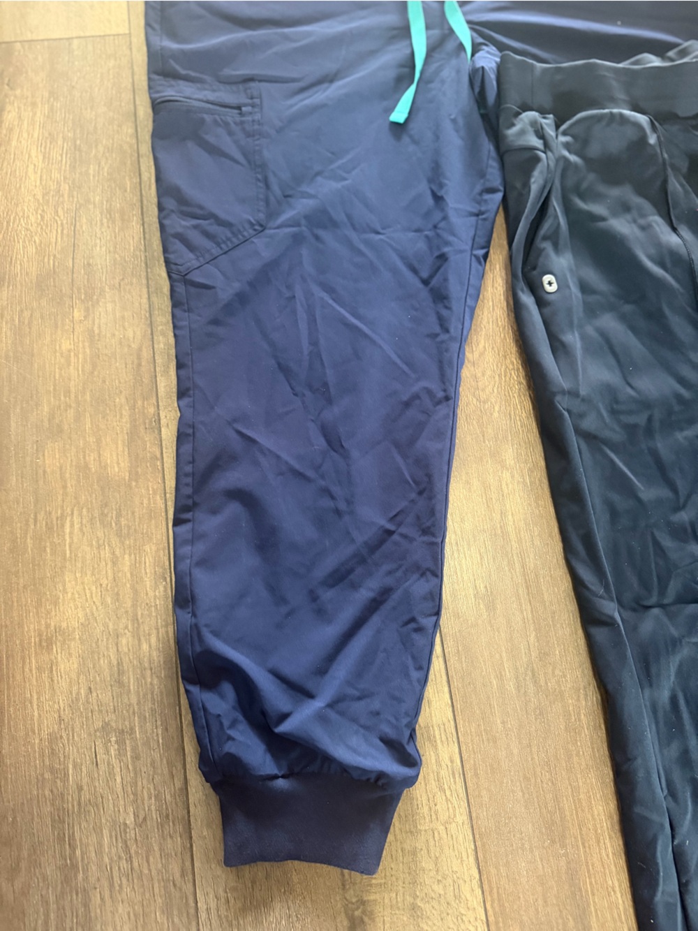 Figs XL lot of two scrub pants nwot XL - Picture 6 of 6